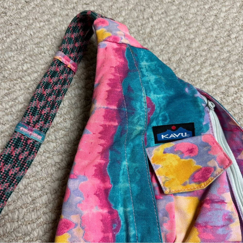 KAVU Tie Dye Rainbow Neon Crossbody Bag 🩷🧡🩵💛💜 - Picture 3 of 8